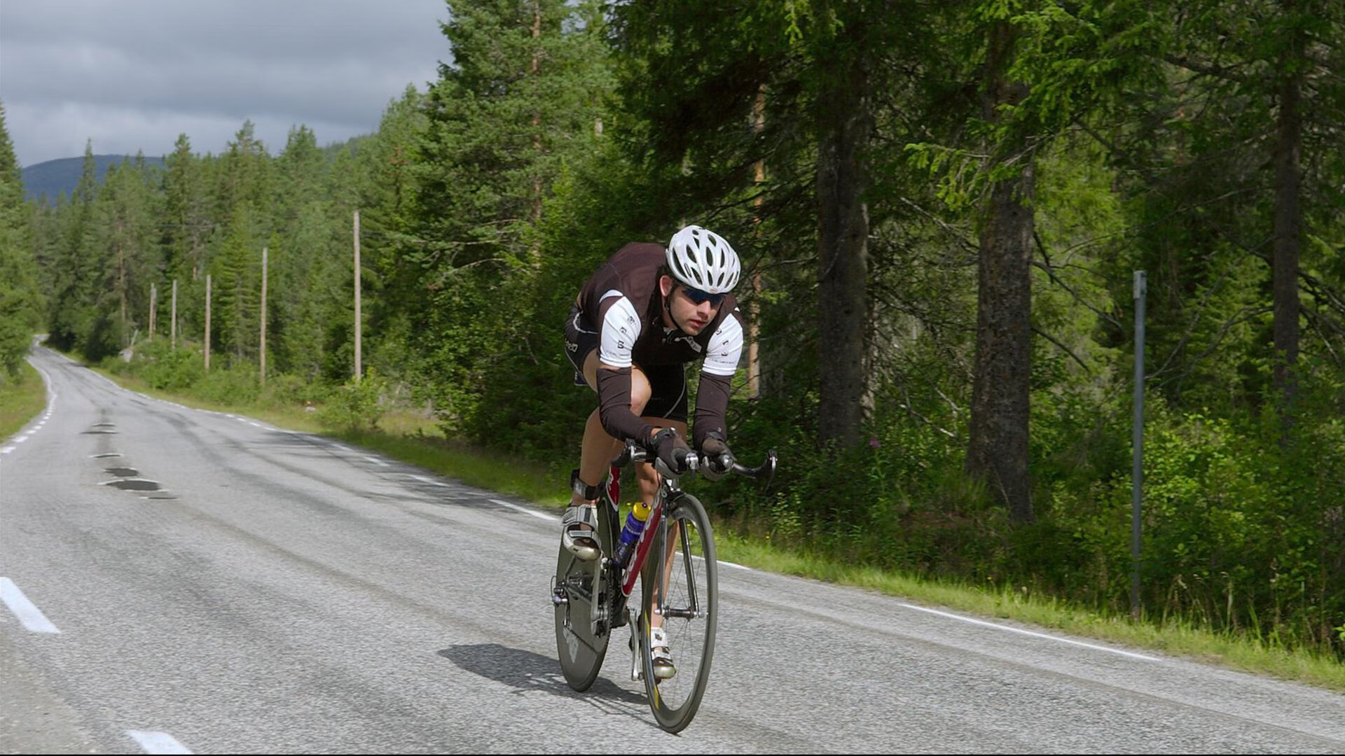 阿克，F1街道赛之夜的暗影掌控者